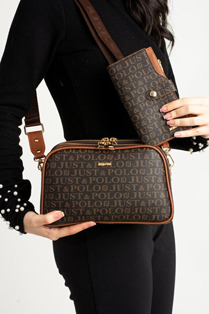 Just Polo حقيبة كتف نسائية بنية اللون منقوشة بحزام متقاطع