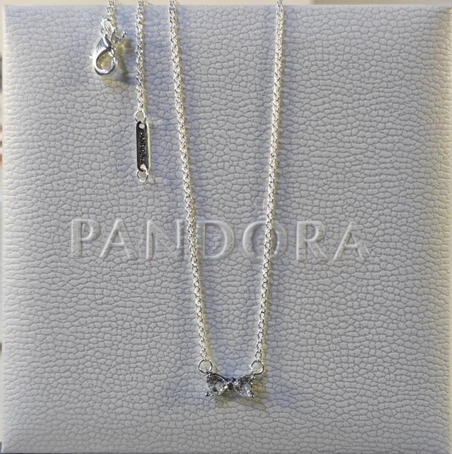 قلاده نسائي مستوحاه من بندورا