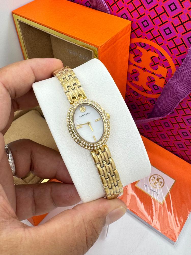 ساعة توري بورش نسائية بيضاوية بميناء أخضر ملاكيت وسوار ذهبي (Tory Burch Oval Watch - Green Malachite / Gold).