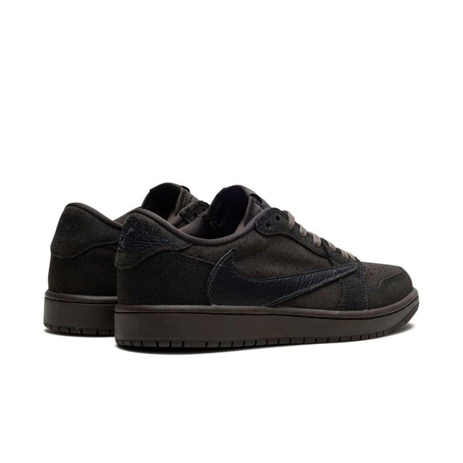 شوز Travis Scott x Air Jordan 1 Low OG SP Velvet Brown