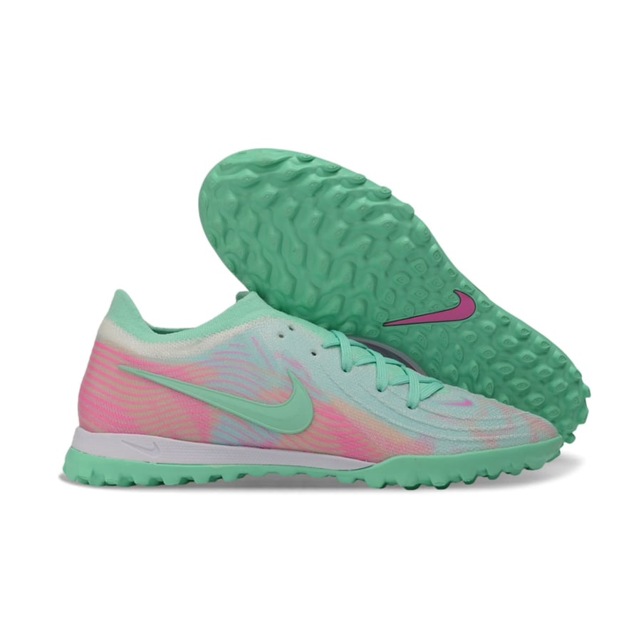 جزمة كرة قدم Nike Phantom