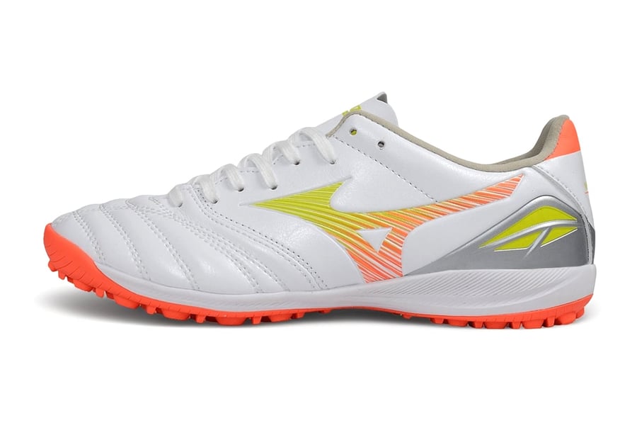 جزمة كرة قدم Mizuno