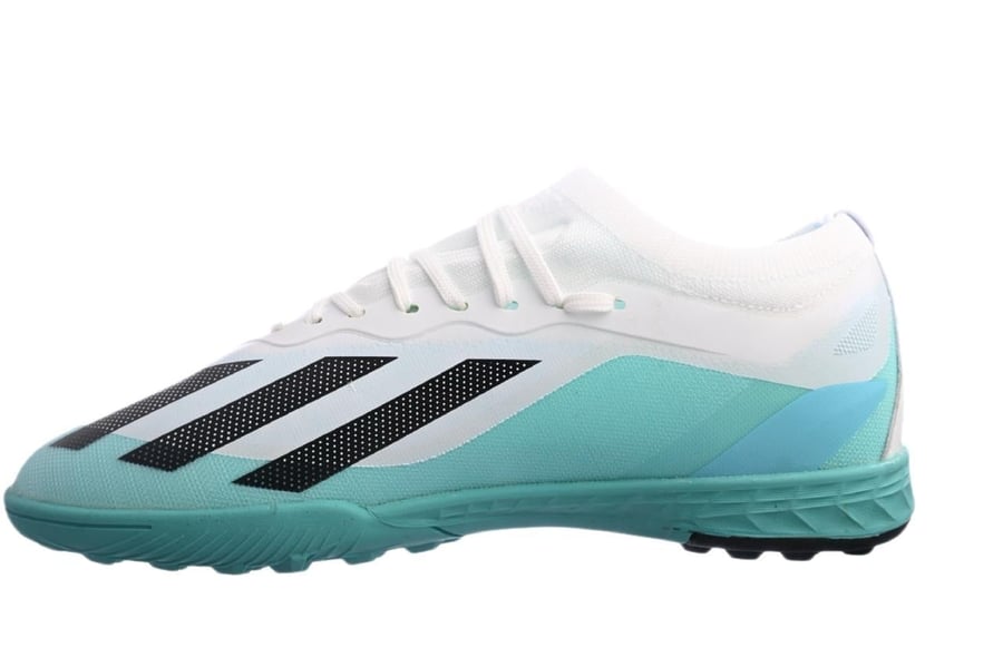 جزمة كرة قدم Adidas