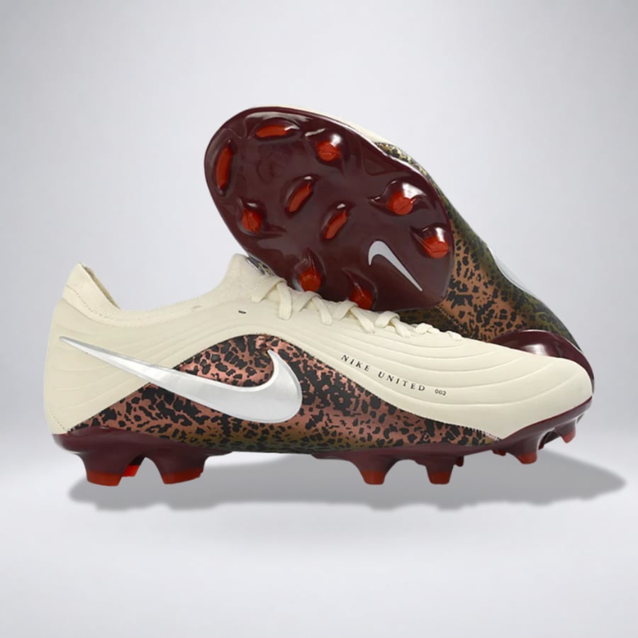 جزمة كرة قدم Nike Tiempo