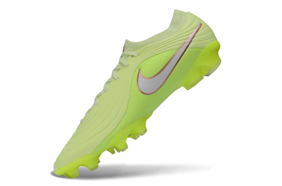 جزمة كرة قدم Nike Phantom