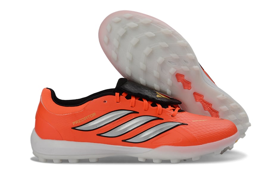جزمة كرة قدم Adidas Predator