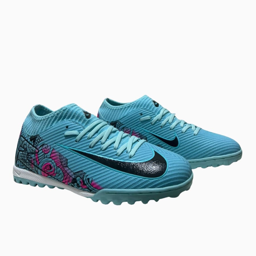 جزمة كرة قدم Nike
