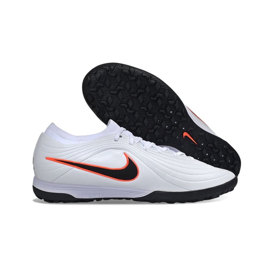 جزمة كرة قدم Nike Tiempo