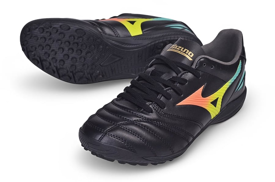 جزمة كرة قدم Mizuno