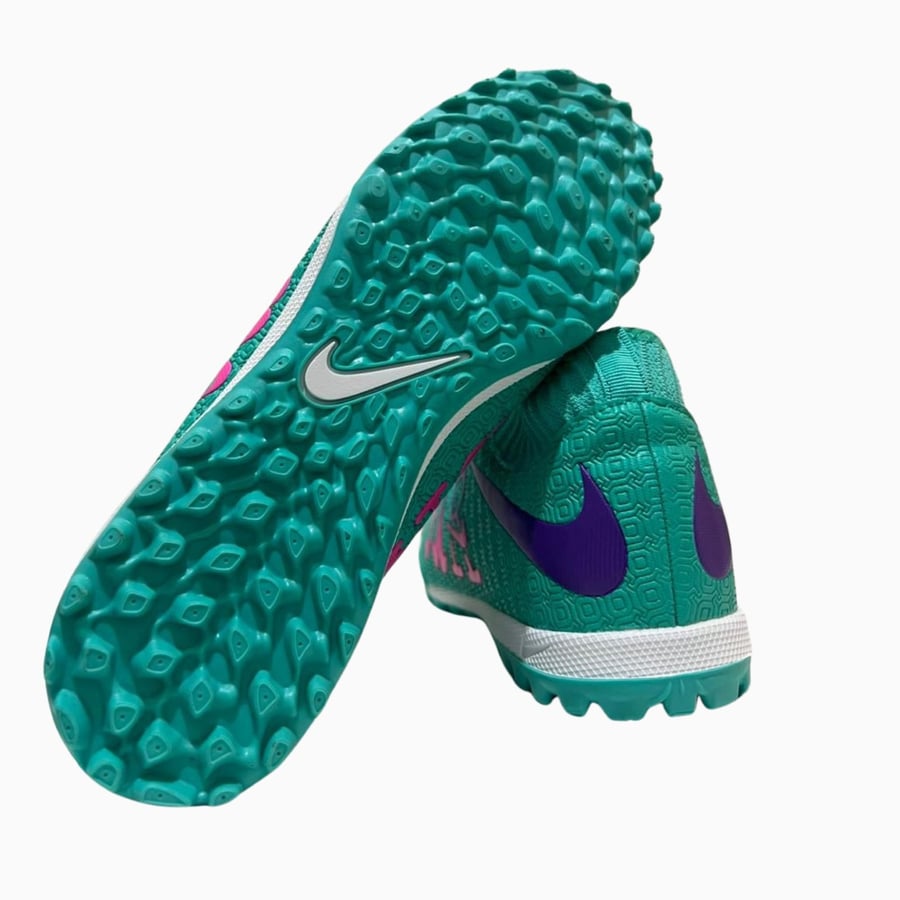 جزمة كرة قدم Nike