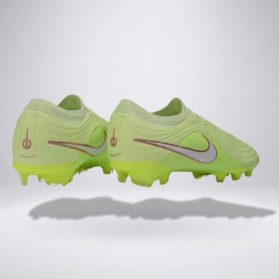 جزمة كرة قدم Nike Phantom
