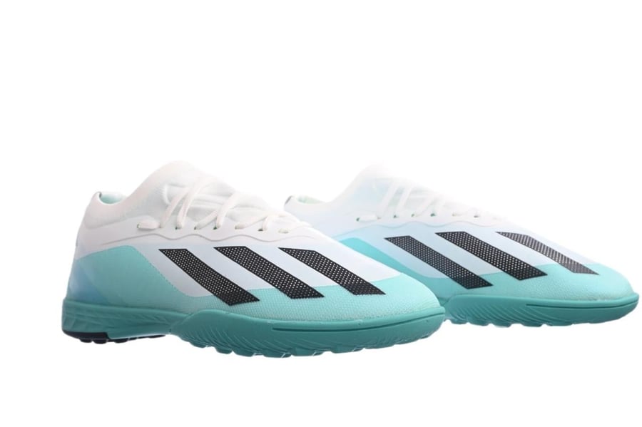 جزمة كرة قدم Adidas