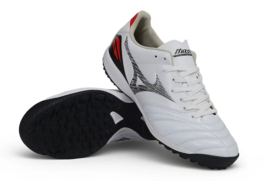 جزمة كرة قدم Mizuno