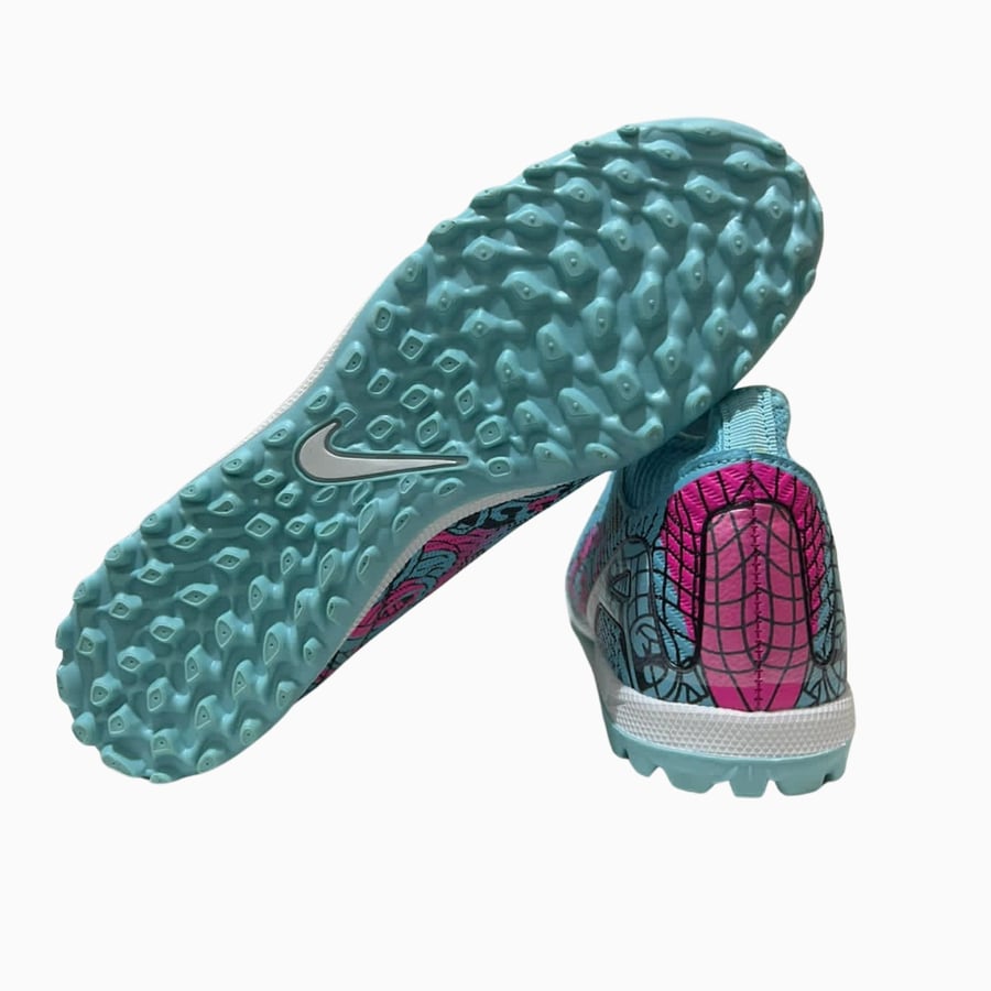 جزمة كرة قدم Nike