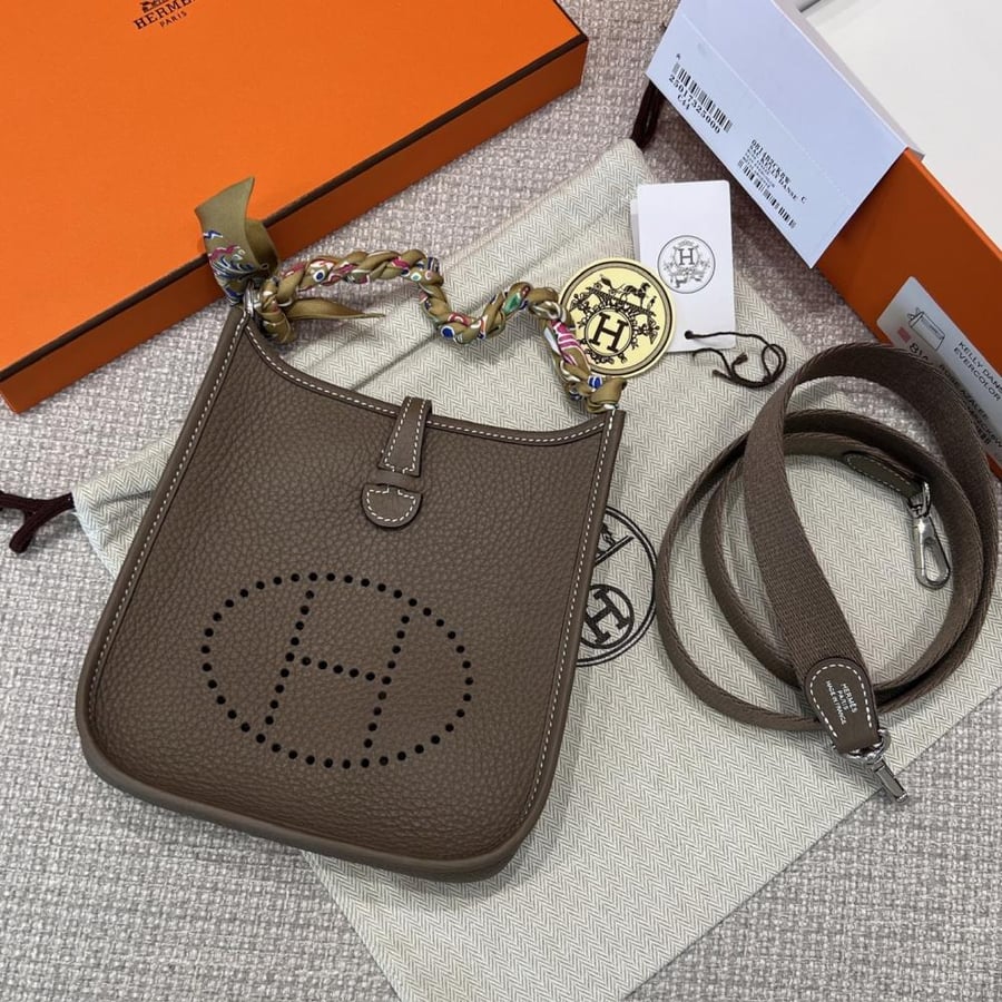 Evelyne 16cm