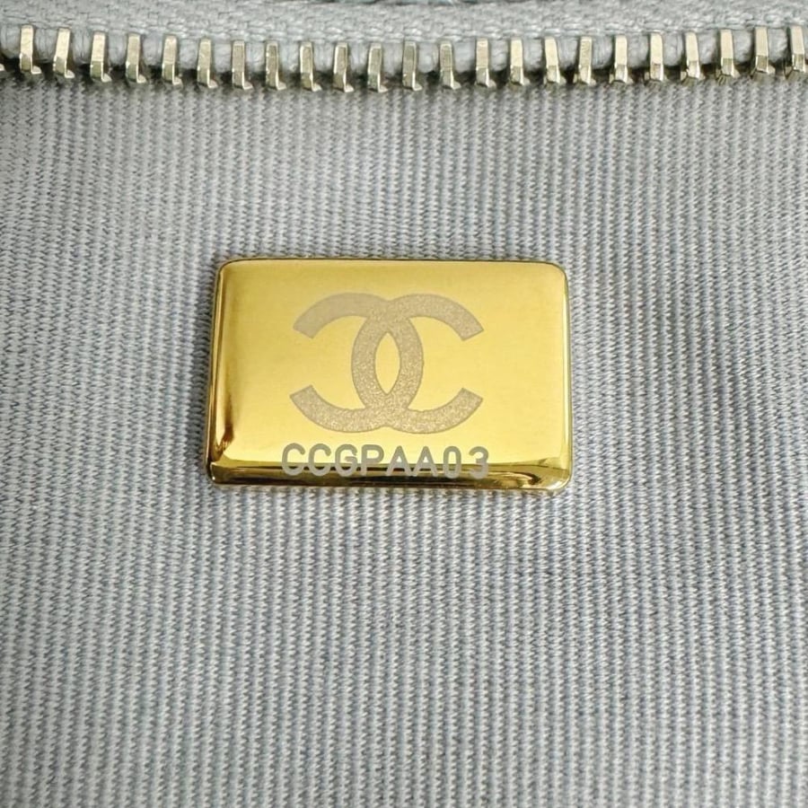 Size: 15.5x20.5x6.5cm