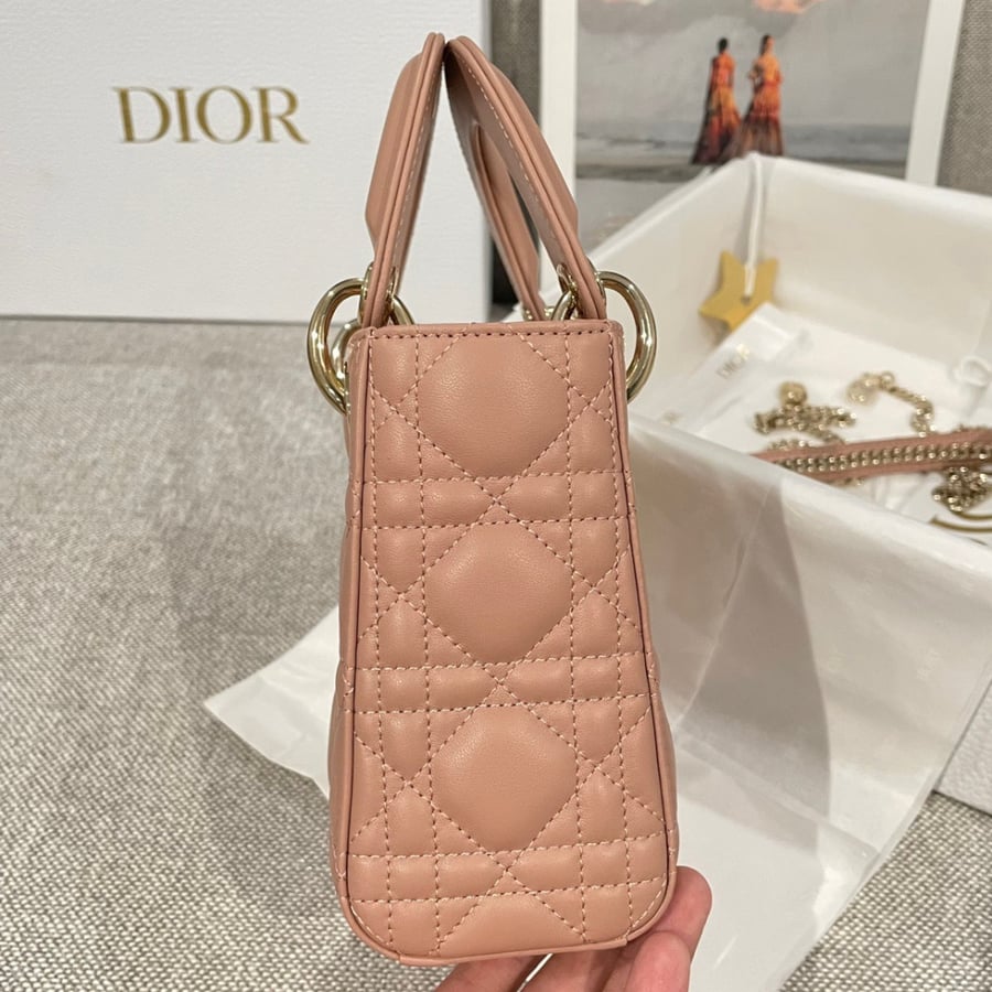 Size: 17x15x7cm