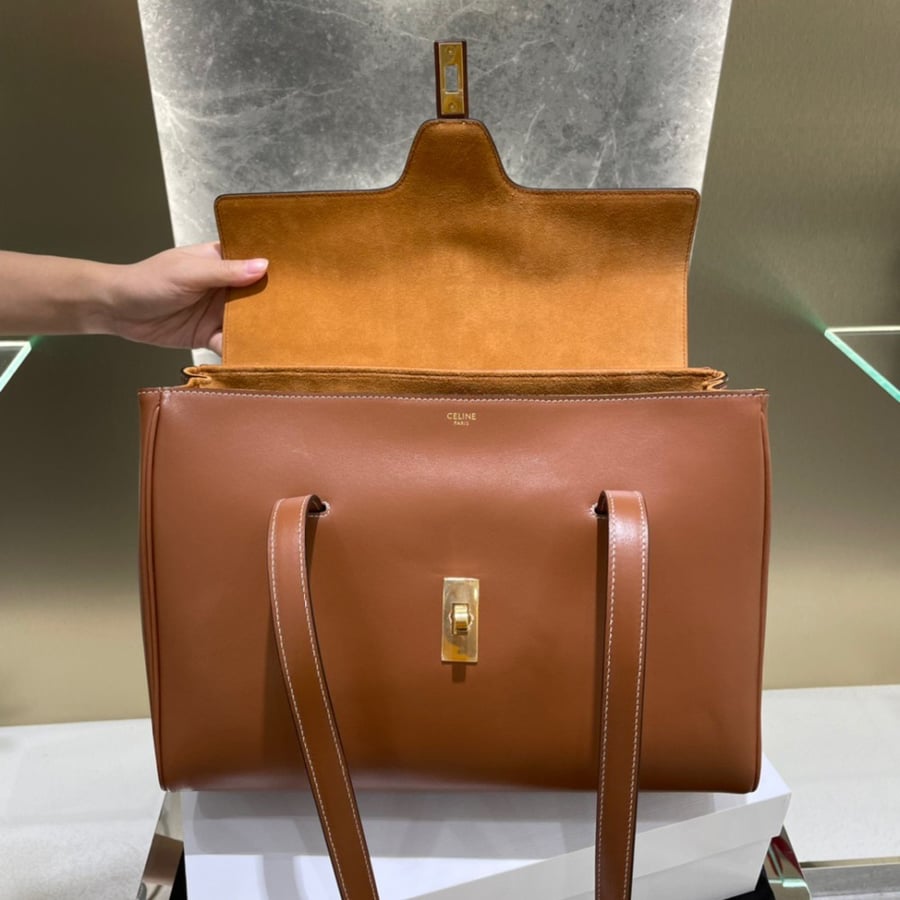 Size 32x24x15cm