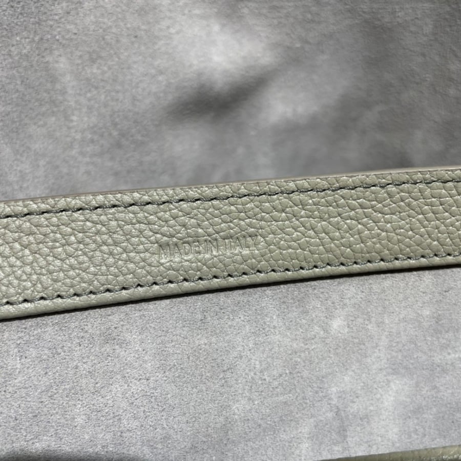 Size 32x24x15cm