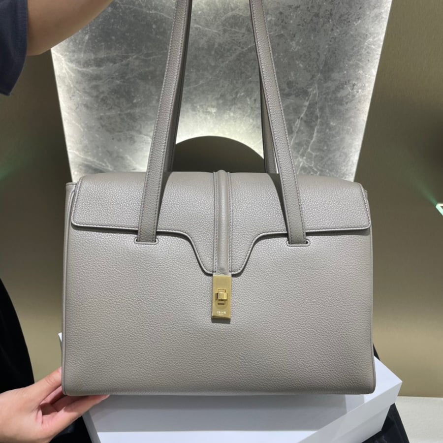 Size 32x24x15cm