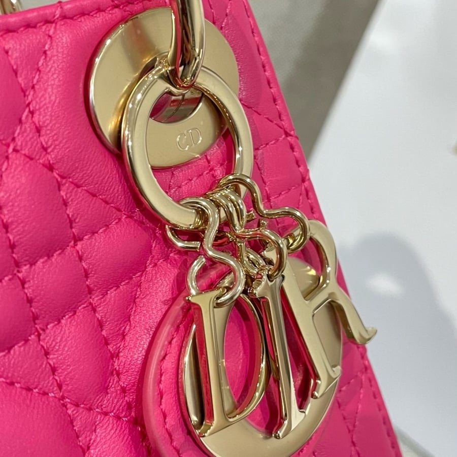 Size: 17x15x7cm
