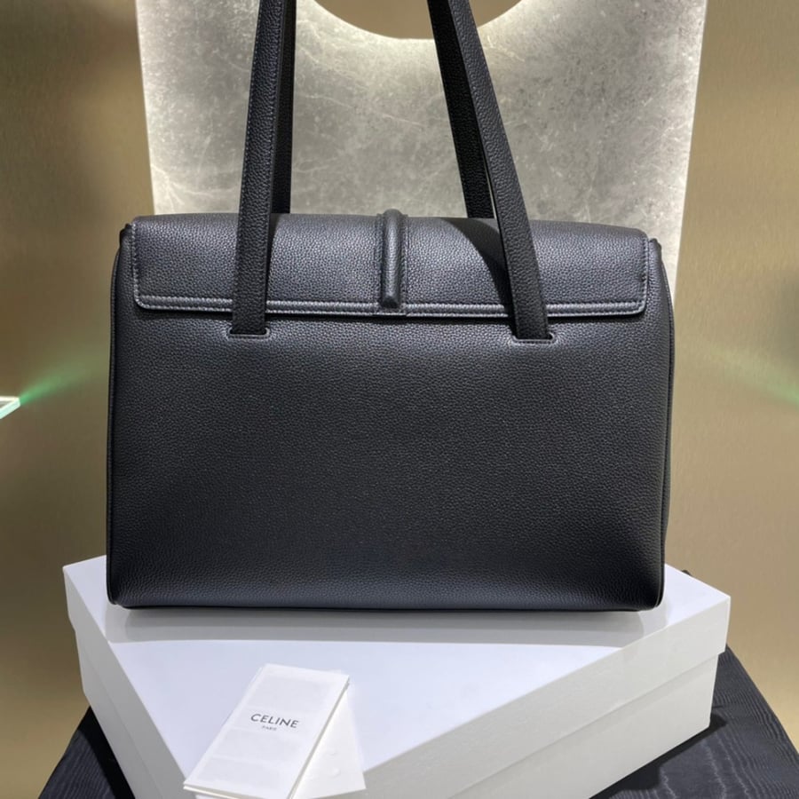 Size 32x24x15cm