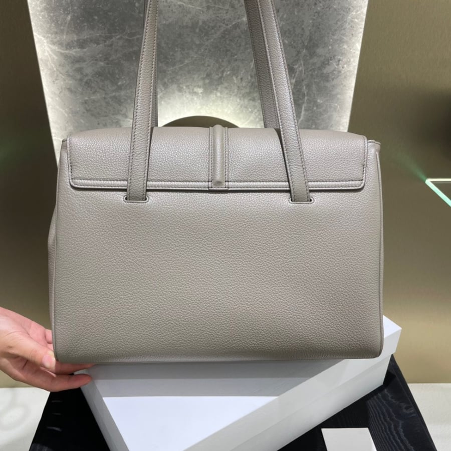 Size 32x24x15cm