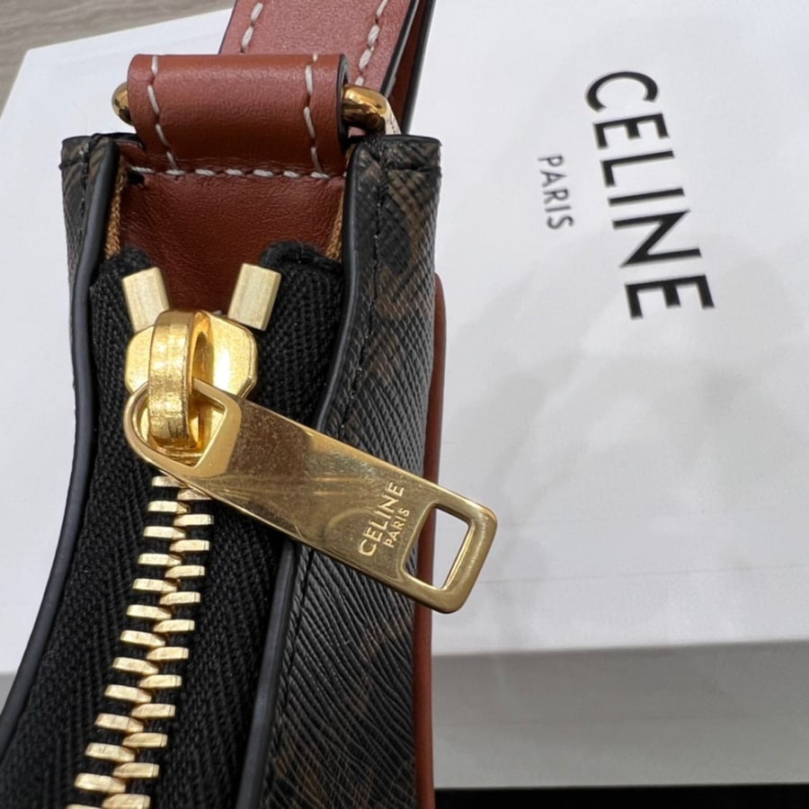 Celine 23cm