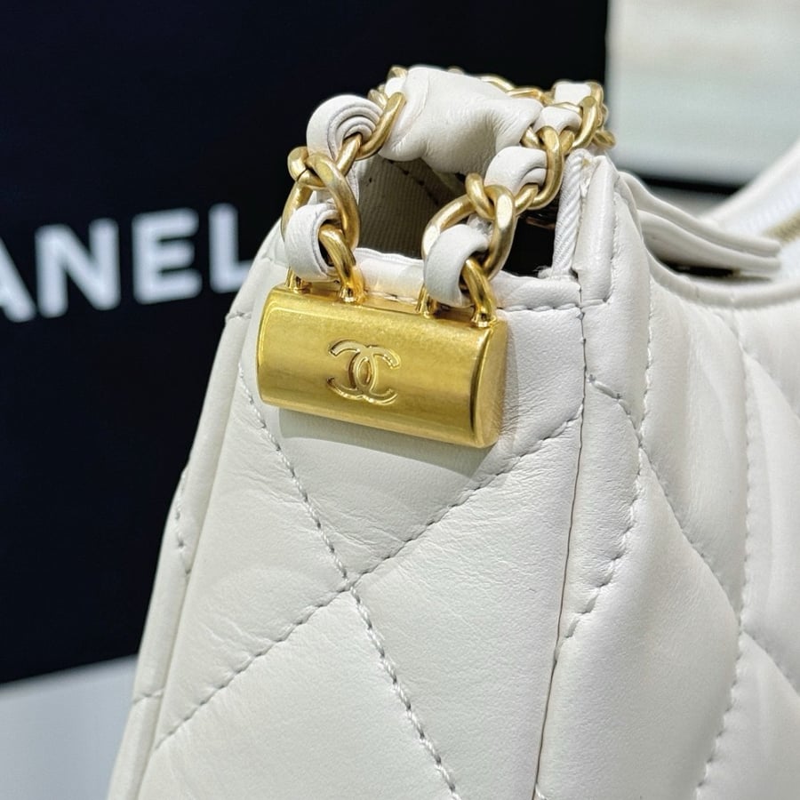 SIZE: 13.5x23.5x5.3cm