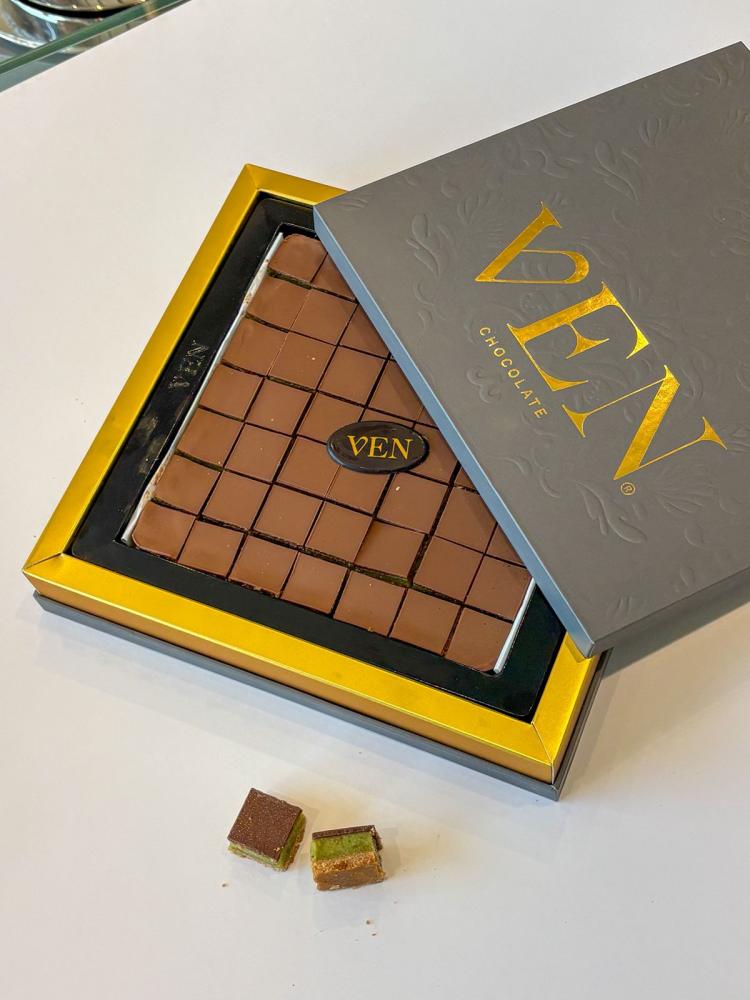 Pistachio Box 49 Piece