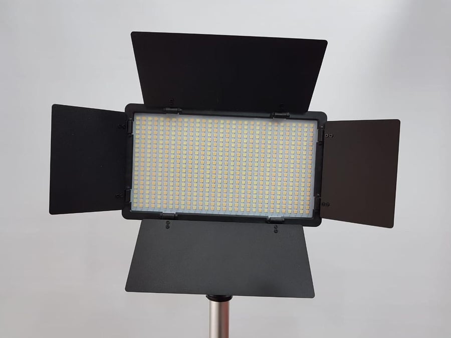 اضاءة احترافية للتصوير الفيديو والصور الاحترافية - PRO LED 300