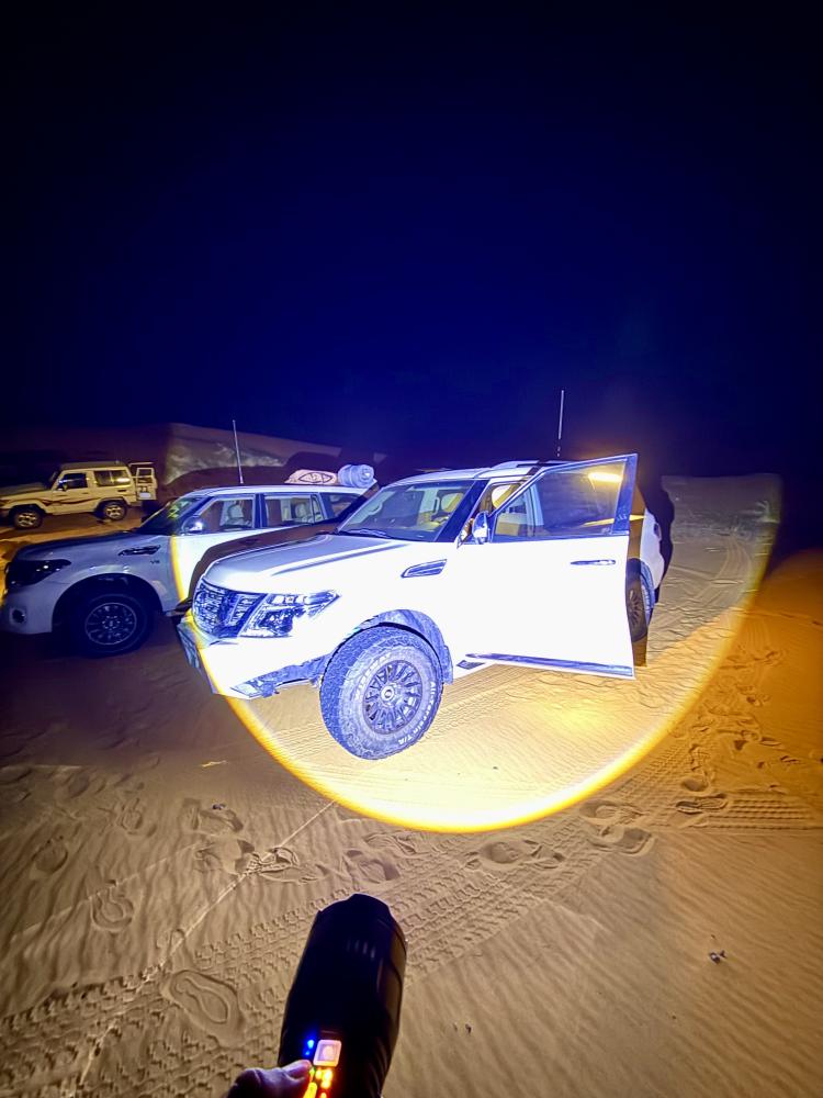 كشاف يدوي قوي من موجود (بديل فينكس) كشاف ليد للرحلات البرية والمهمات الخاصة مع شاحن تايب سي لبطارية تدوم طويلاً - AAA037