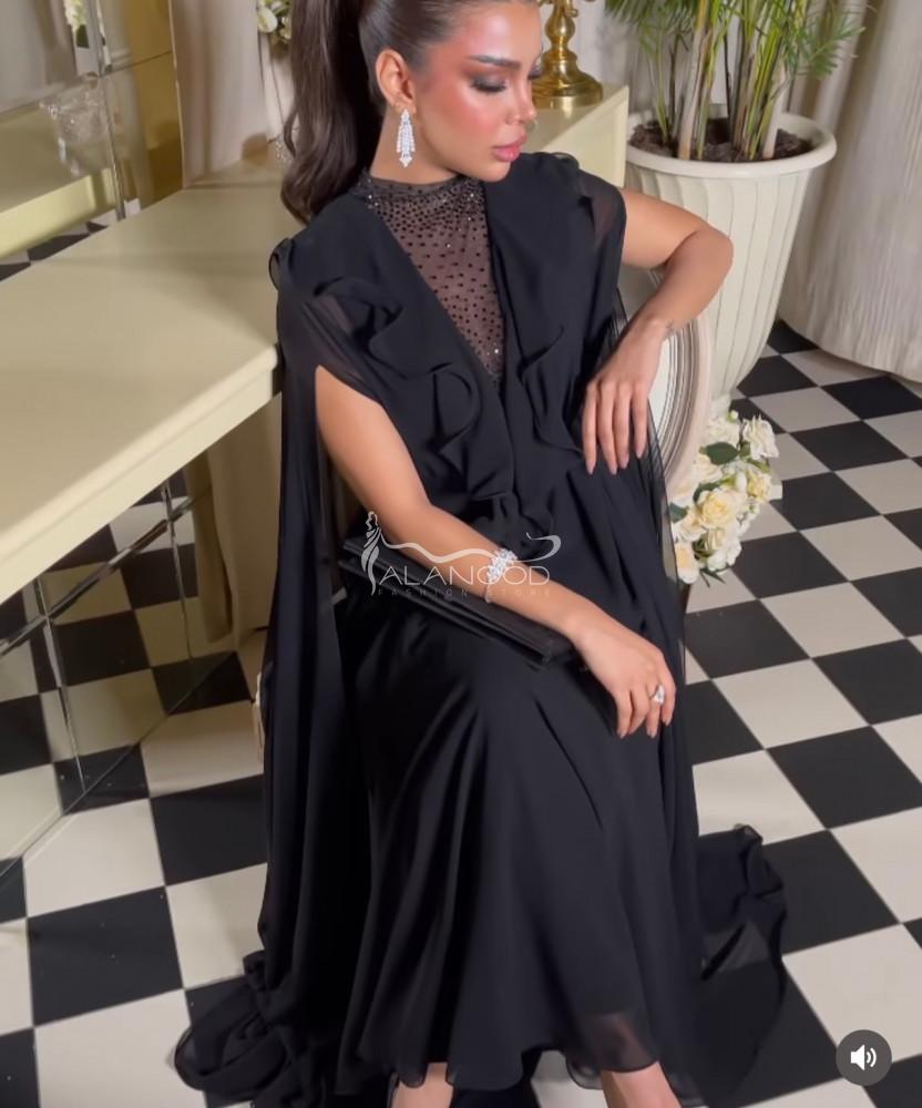 فستان أسود نسائي