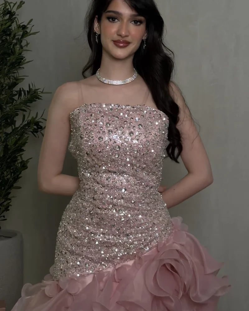 فستان سهرة ومناسبات بتصميم مميز