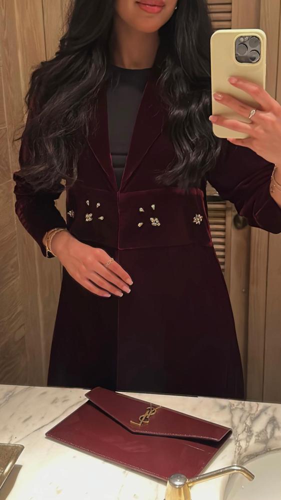 عباية مخمل خفيف عنابي مع كرستال  سوار فسكي