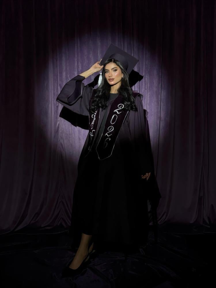 عبايه تخرج 2026
