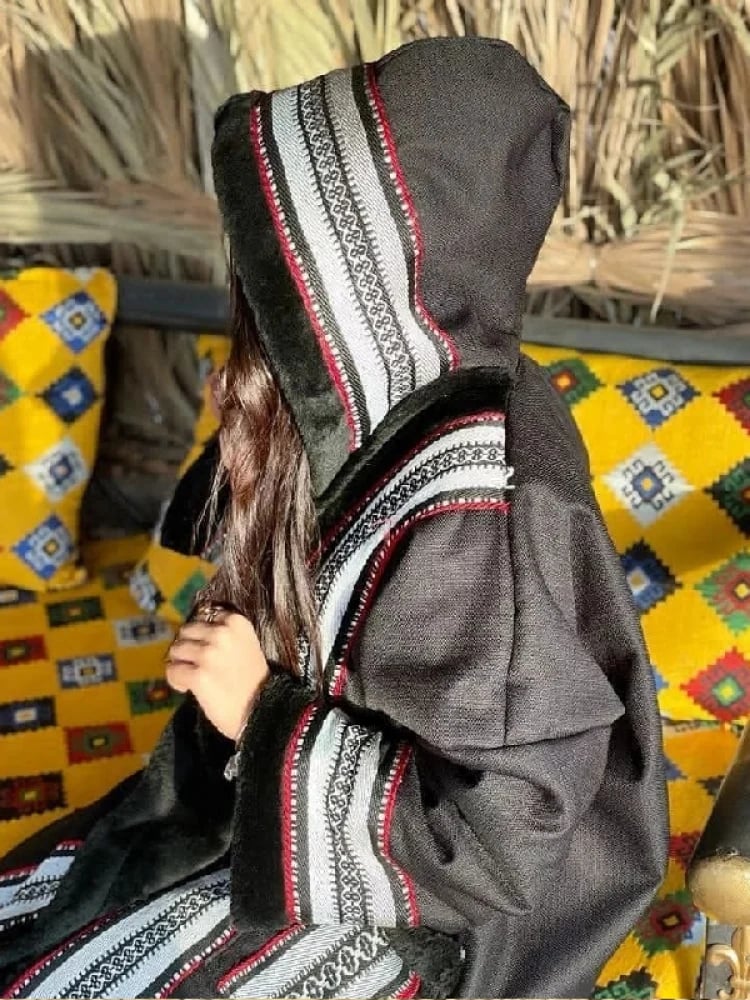 فرو نسائي كلاسيك لون اسود