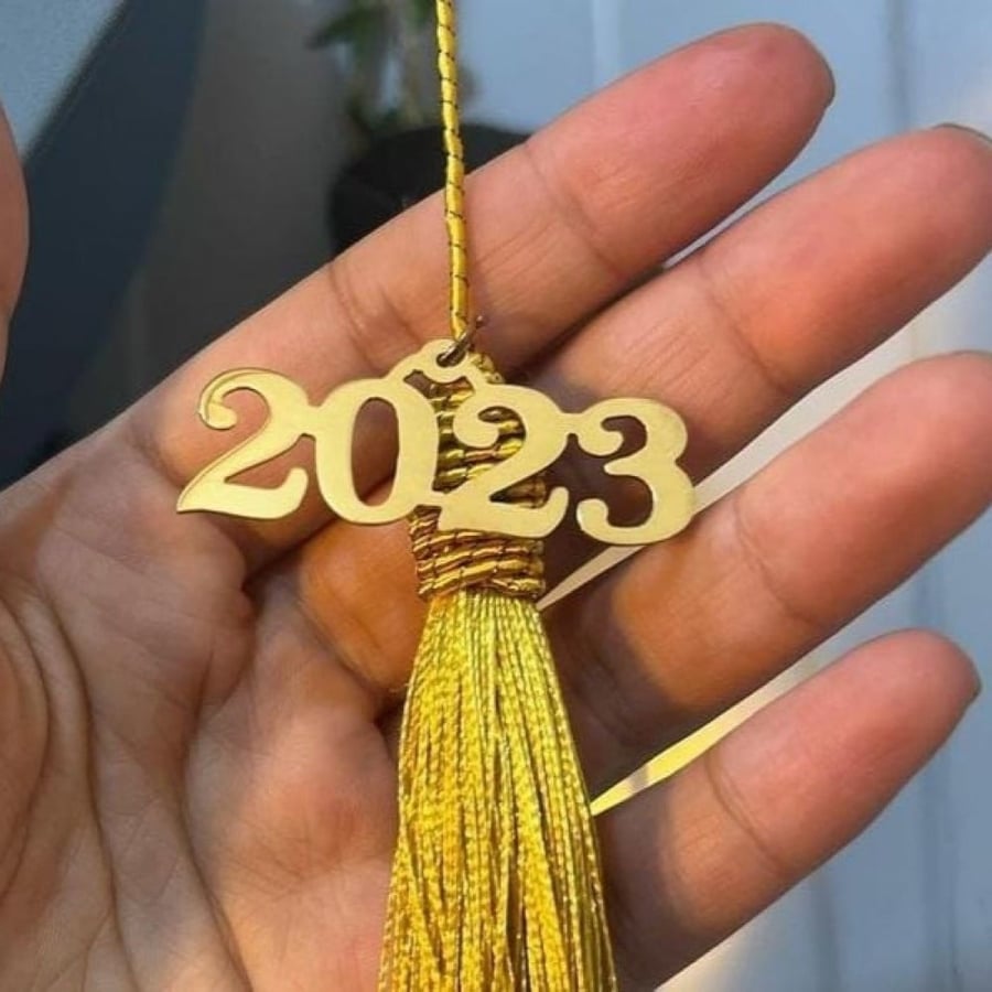 بروش ل قبعات التخرج