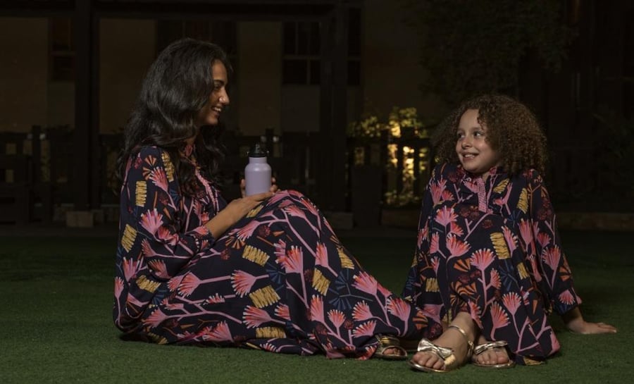 جلابية أطفال بنات- باللون  الكحلي والزهري مشجر - قطنيه