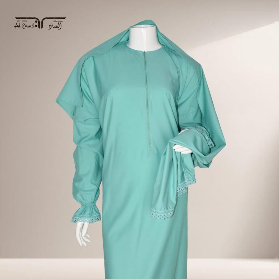 لباس صلاة نسائي باللون الاخضر البترولي الفاتح مزين بالدانتيل - بسحاب مريح و دافئ