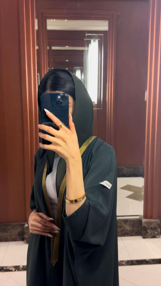 عباية زيتي كريب بأطراف ذهبي 023