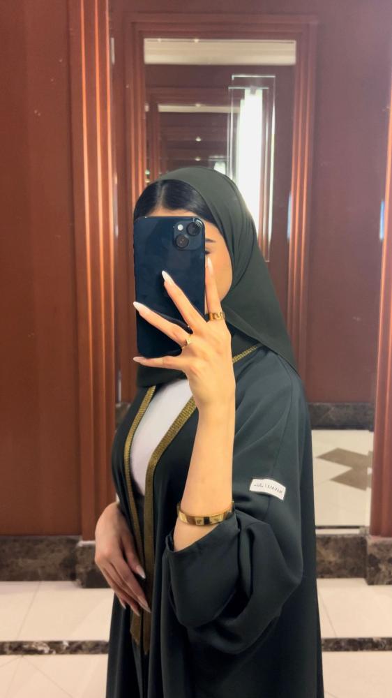 عباية زيتي كريب بأطراف ذهبي 023