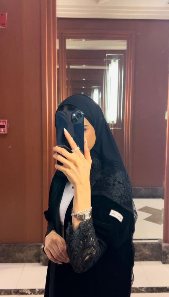 عباية مخمل كوري اسود 021