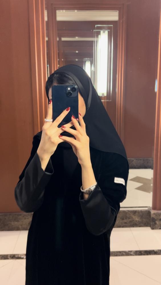 عباية مخمل كوري بأكمام تفته حرير  022
