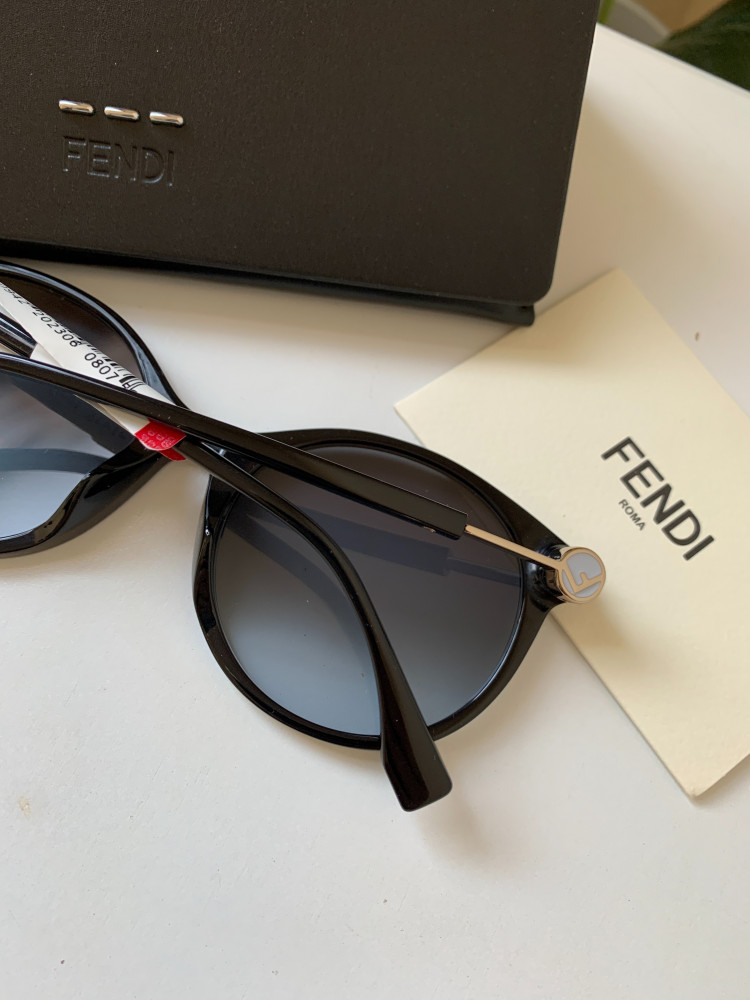 Fendi Sunglasses - مع البوكس فقط