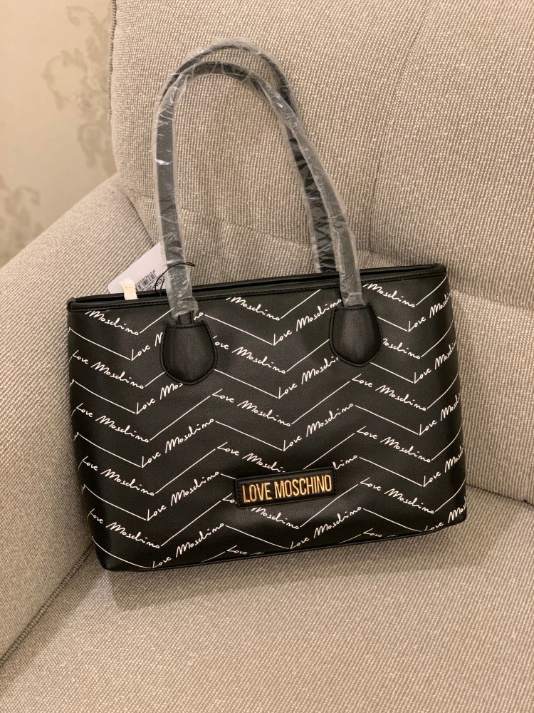 Love Moschino