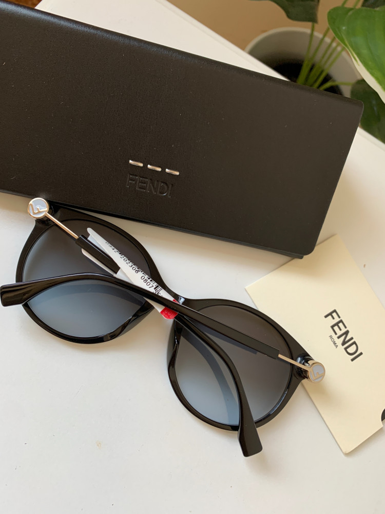 Fendi Sunglasses - مع البوكس فقط