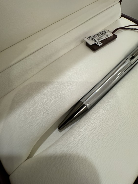 Aigner قلم