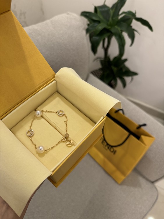 Fendi اسواره