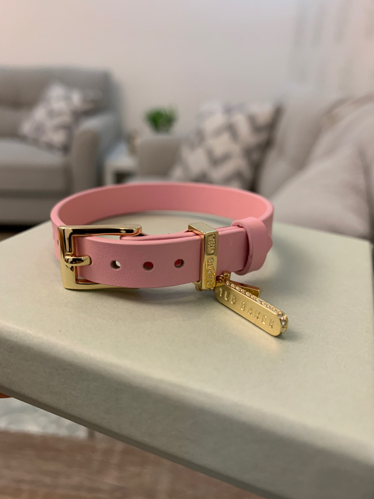 Ted Baker اسوارة